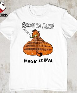 Garfield Cat earth is alive magic is real shirt